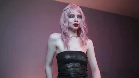        im expecting 350 thumbs up on my altar   online show from February 19, 10:19 pm