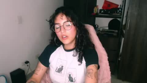 giny_bean online show from May 16, 12:02 am
