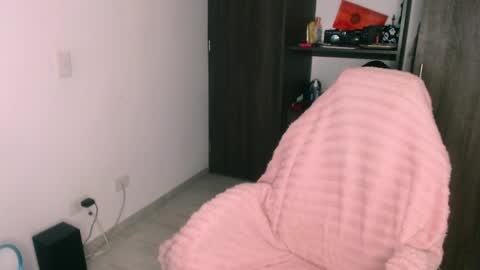 giny_bean online show from May 15, 11:29 pm