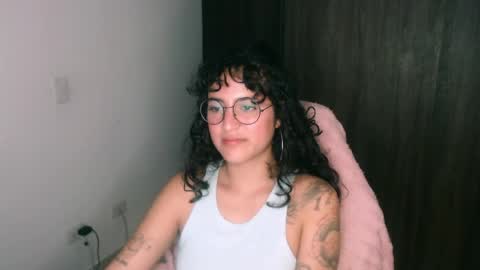 giny_bean online show from May 6, 11:31 pm