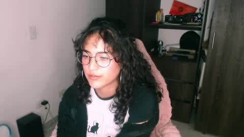 giny_bean online show from May 15, 10:56 pm