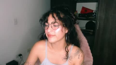 giny_bean online show from May 17, 1:38 am