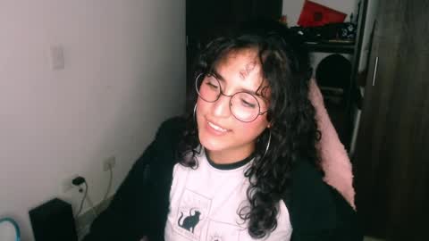 giny_bean online show from May 15, 11:40 pm