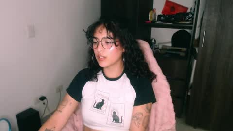giny_bean online show from May 15, 11:18 pm