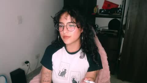 giny_bean online show from May 15, 10:45 pm