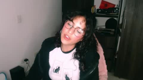 giny_bean online show from May 15, 10:56 pm