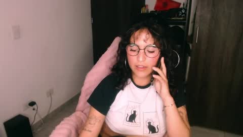 giny_bean online show from May 15, 11:51 pm