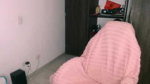 giny_bean online show from May 16, 12:35 am