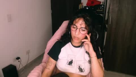 giny_bean online show from May 15, 11:07 pm