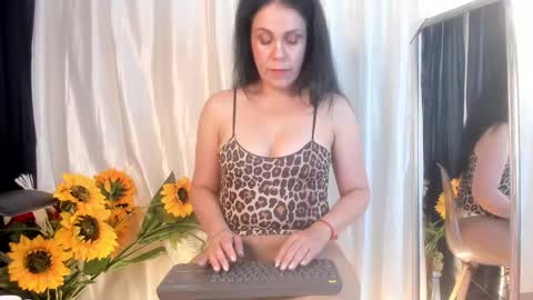 Girasol Walton online show from March 8, 2:54 pm