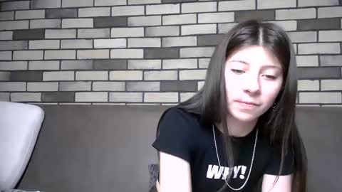 girl_cute007 online show from May 27, 2:30 am