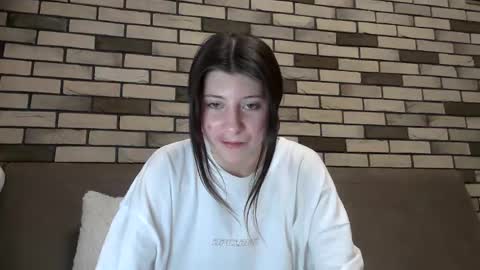 girl_cute007 online show from May 9, 10:01 pm