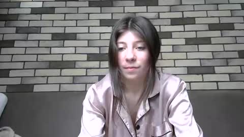 girl_cute007 online show from May 16, 8:30 pm