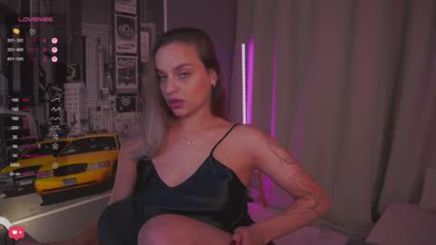 Snapshot of girl_peach_ chatting on October 20, 5:49 pm Kate online show from October 20, 5:49 pm