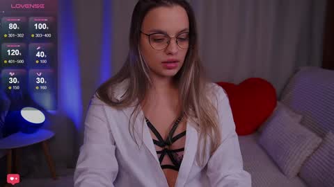 Snapshot of girl_peach_ chatting on February 1, 6:08 pm Kate online show from February 1, 6:08 pm