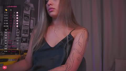 Snapshot of girl_peach_ chatting on September 13, 6:27 pm Kate online show from September 13, 6:27 pm