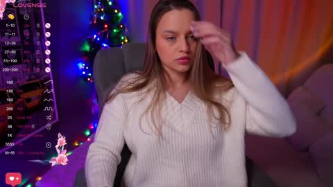 Snapshot of girl_peach_ chatting on December 28, 12:45 pm Kate online show from December 28, 12:45 pm