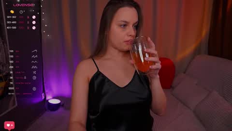 Snapshot of girl_peach_ chatting on February 17, 6:39 pm Kate online show from February 17, 6:39 pm