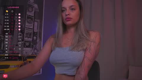 Snapshot of girl_peach_ chatting on September 23, 6:06 pm Kate online show from September 23, 6:06 pm