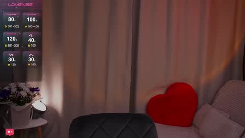 Snapshot of girl_peach_ chatting on February 10, 6:35 pm Kate online show from February 10, 6:35 pm
