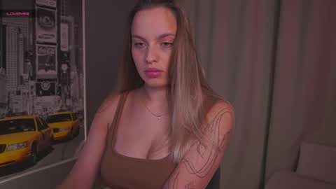 Snapshot of girl_peach_ chatting on October 8, 7:07 pm Kate online show from October 8, 7:07 pm