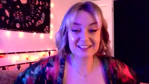 Snapshot of givemesweetdreams chatting on October 26, 4:35 pm givemesweetdreams online show from October 26, 4:35 pm