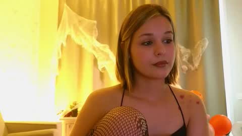 Michelle online show from October 31, 4:25 am