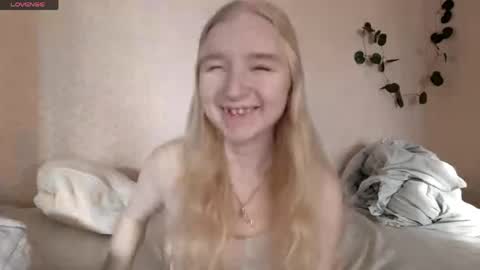 Laura online show from May 25, 3:05 am