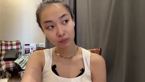 Mia online show from April 5, 11:31 am