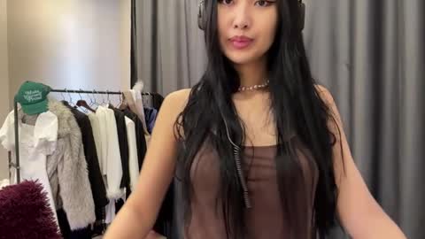 Mia online show from March 25, 9:45 am