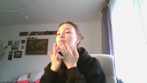 glitter_doll online show from March 5, 12:00 pm