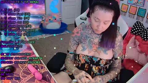 glitzybrite online show from April 16, 10:45 pm