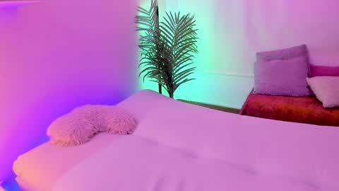 Mimi online show from November 18, 10:33 pm