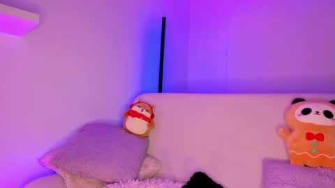 Mimi online show from December 14, 8:08 pm