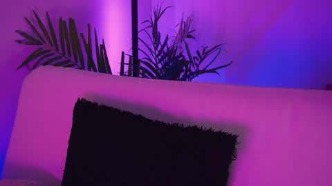 Mimi online show from March 3, 9:10 pm