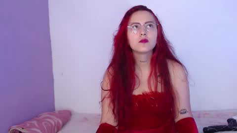 Snapshot of goddess_allison chatting on December 26, 3:31 pm goddess_allison online show from December 26, 3:31 pm