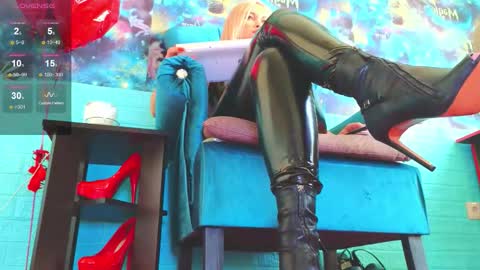 Snapshot of goddess_isabella11 chatting on September 15, 5:05 am Mrs. Isabella online show from September 15, 5:05 am