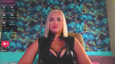 Snapshot of goddess_isabella11 chatting on September 13, 4:42 am Mrs. Isabella online show from September 13, 4:42 am