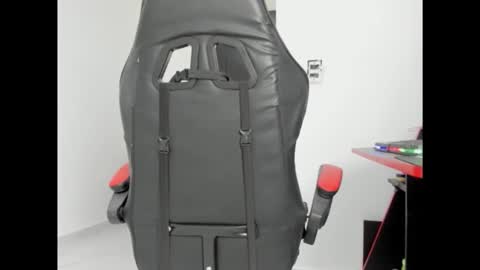 goddess_of_pigs online show from April 10, 6:41 am