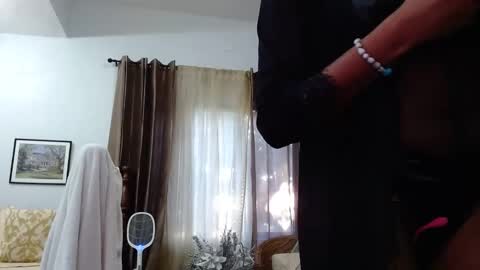 Snapshot of goddess_xandra_xquisite chatting on January 13, 12:24 pm Xandra The Goddess online show from January 13, 12:24 pm