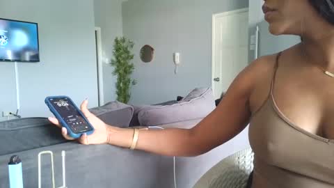 Snapshot of goddess_xandra_xquisite chatting on September 17, 2:04 pm Xandra The Goddess online show from September 17, 2:04 pm