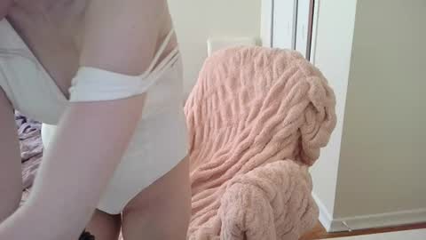 goddesslunadragonprincess online show from July 13, 9:48 pm