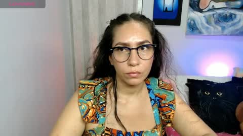  Naih Reyes online show from April 7, 6:15 am