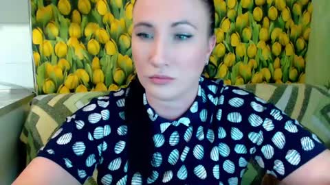 Snapshot of goldmoonn chatting on March 2, 12:14 pm goldmoonn online show from March 2, 12:14 pm