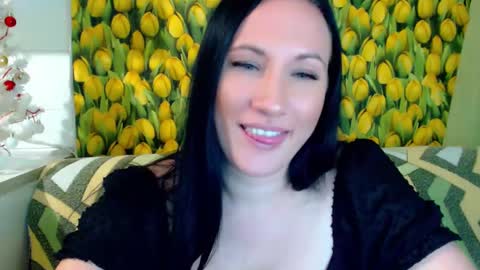 Snapshot of goldmoonn chatting on December 9, 6:35 pm goldmoonn online show from December 9, 6:35 pm