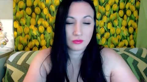 Snapshot of goldmoonn chatting on January 1, 1:37 pm goldmoonn online show from January 1, 1:37 pm