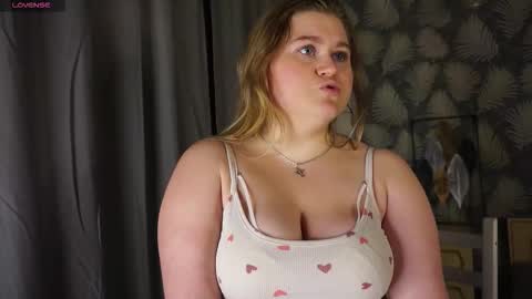 Sexy Mona 3 online show from October 11, 6:54 pm