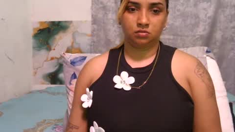 gorgeouslips10 online show from June 18, 4:45 pm