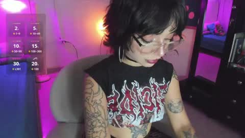 Violet online show from May 26, 2:22 am