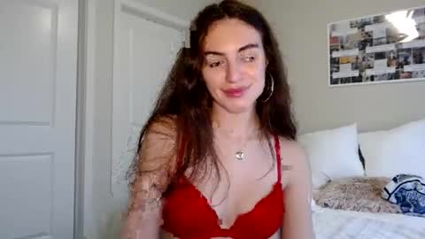 Snapshot of graciesmith27 chatting on February 11, 8:42 pm Gracie Smith online show from February 11, 8:42 pm